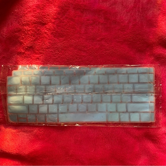 NWT Apple MacBook Pro Keyboard Cover x2 in Light Blue - Picture 4 of 4